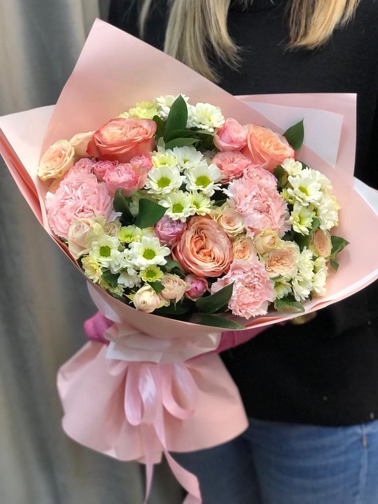 Букет нежные объятья в Новом-Уренгое Букет цветов из: Гвоздики, Розы и Хризантемы в Новом-Уренгое