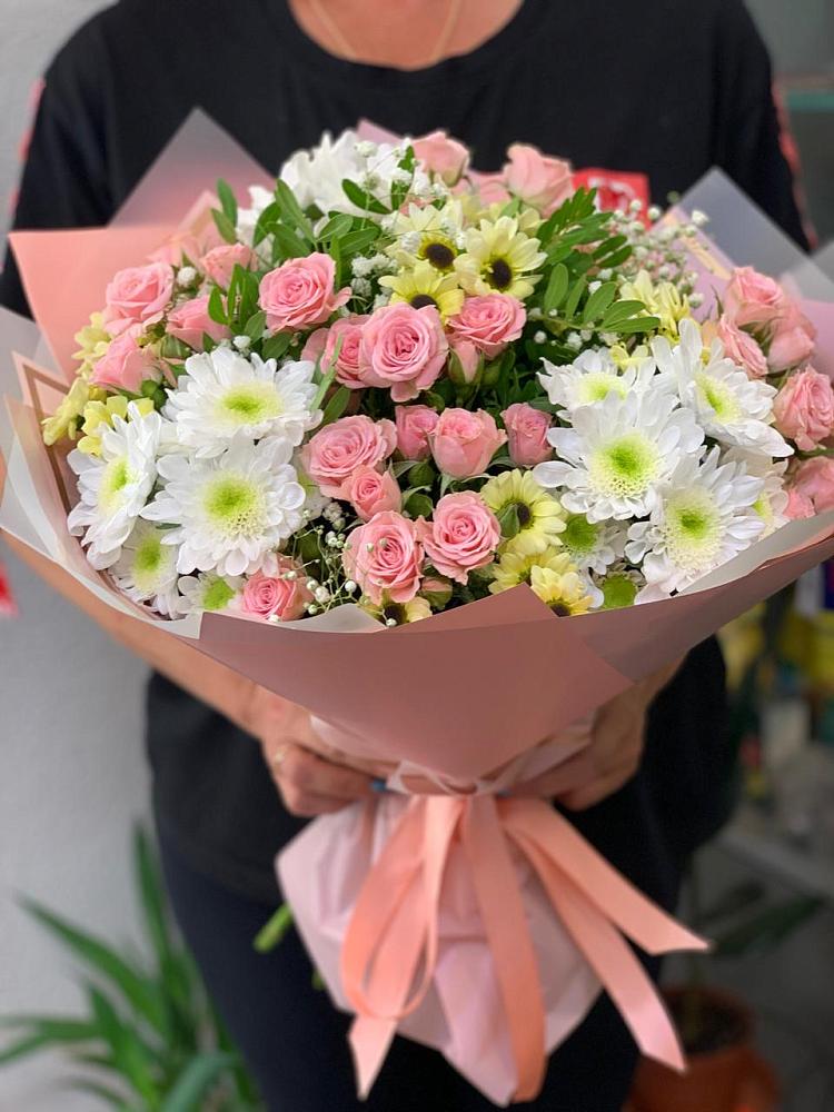 Букет юношеские грезы в Новом-Уренгое Букет цветов из: Розы и Хризантемы в Новом-Уренгое