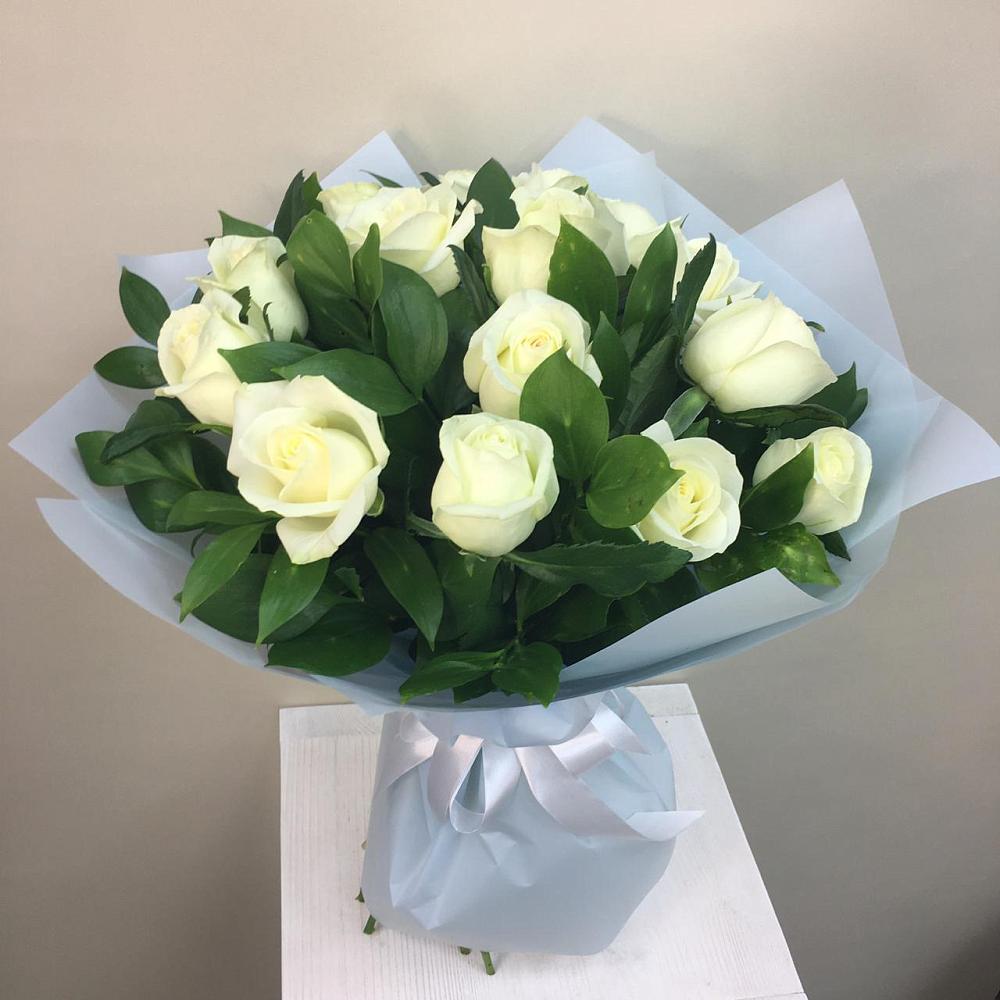 15 Белых роз Проуд в Новом-Уренгое Букет 15 Белых роз Проуд в Новом-Уренгое
