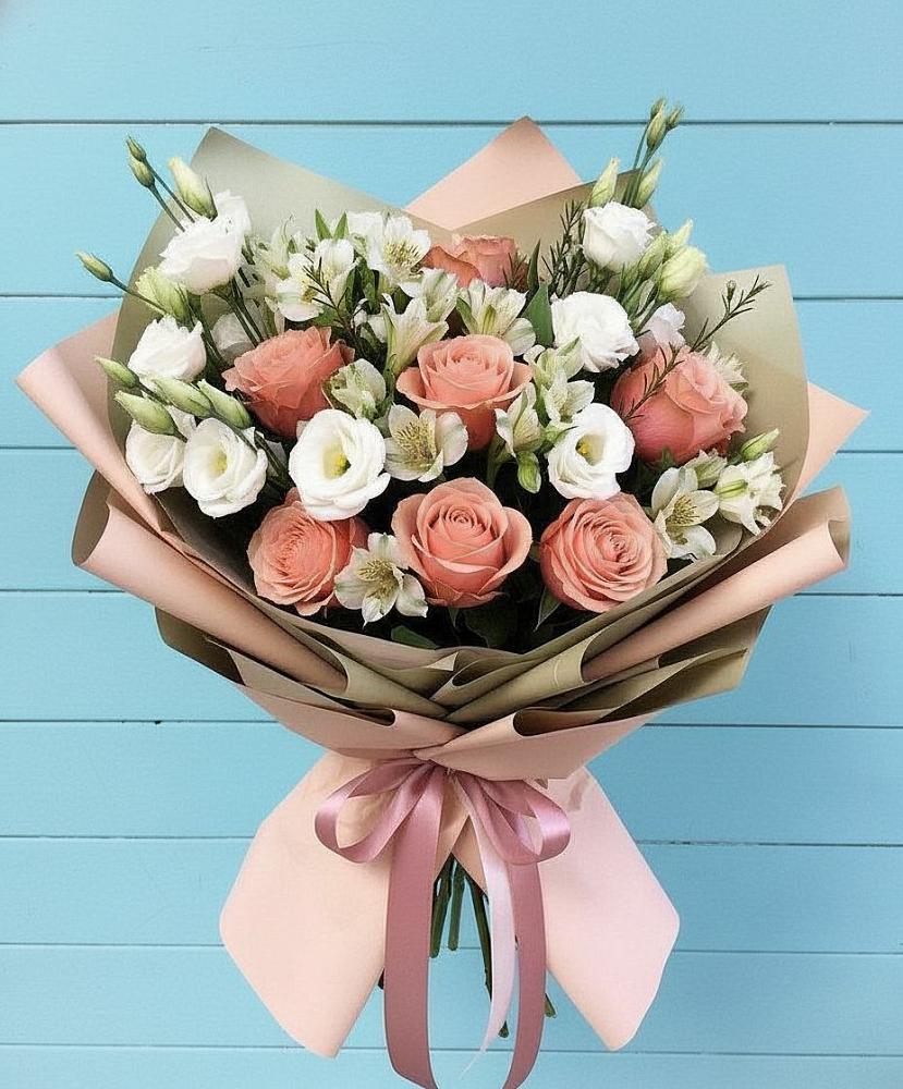 Букет цветов из: Розы, Альстромерии и Лизиантусы в Новом-Уренгое