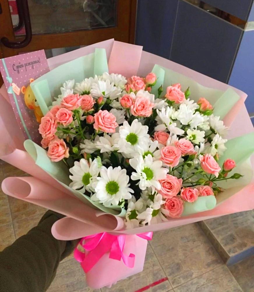 Букет Жемчужная россыпь в Новом-Уренгое Букет цветов из: Розы и Хризантемы в Новом-Уренгое