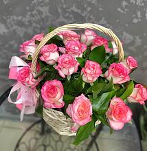 Цветочная композиция из Розы в корзине в Новом-Уренгое