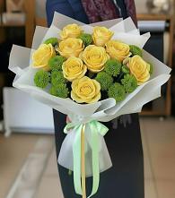 Букет сочно-зеленый в Новом-Уренгое Букет цветов из:  Хризантемы и Розы в Новом-Уренгое