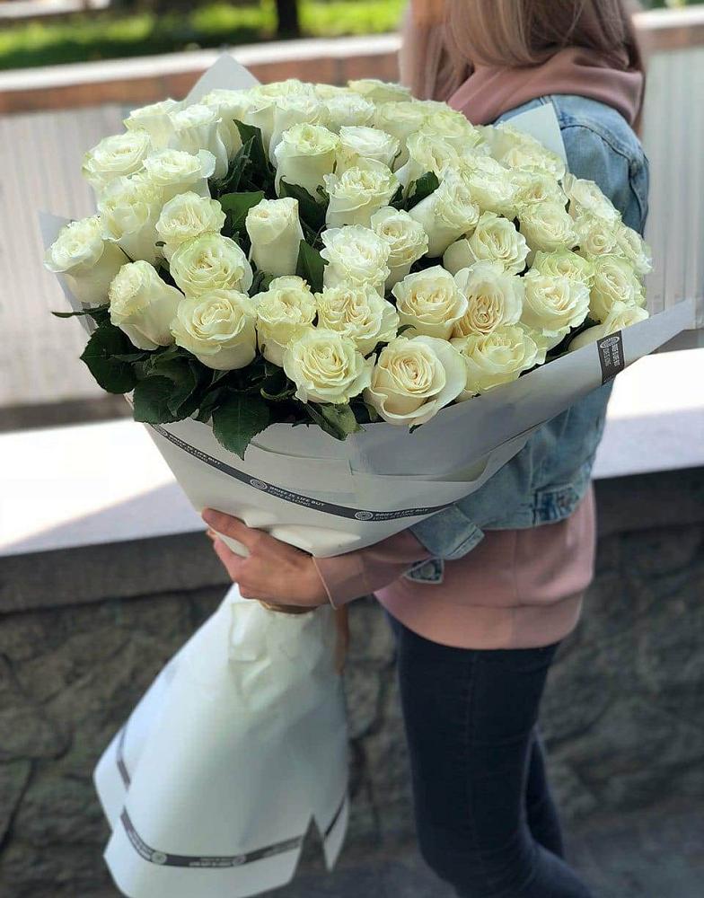 35 Белых роз в Новом-Уренгое Букет 35 Белых роз в Новом-Уренгое