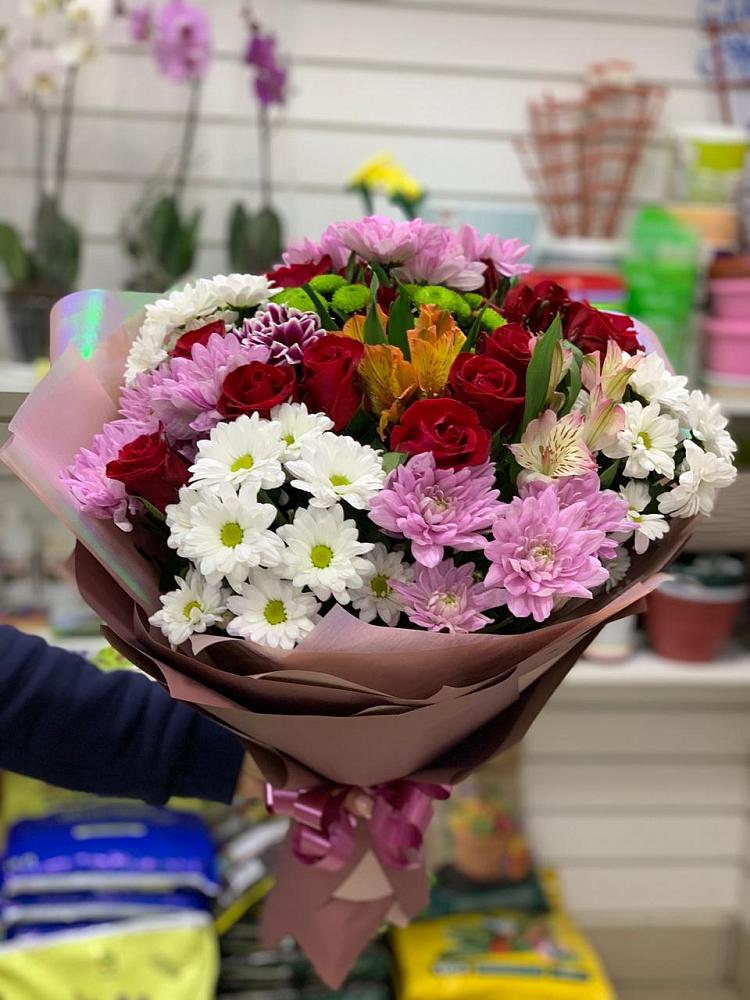 Букет салют цветов в Новом-Уренгое Букет цветов из: Розы, Хризантемы и Альстромерии в Новом-Уренгое