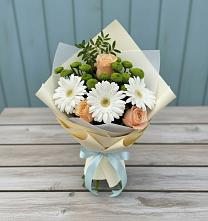 Букет герберы и розы в Новом-Уренгое Букет цветов из:  Герберы, Розы и Хризантемы в Новом-Уренгое