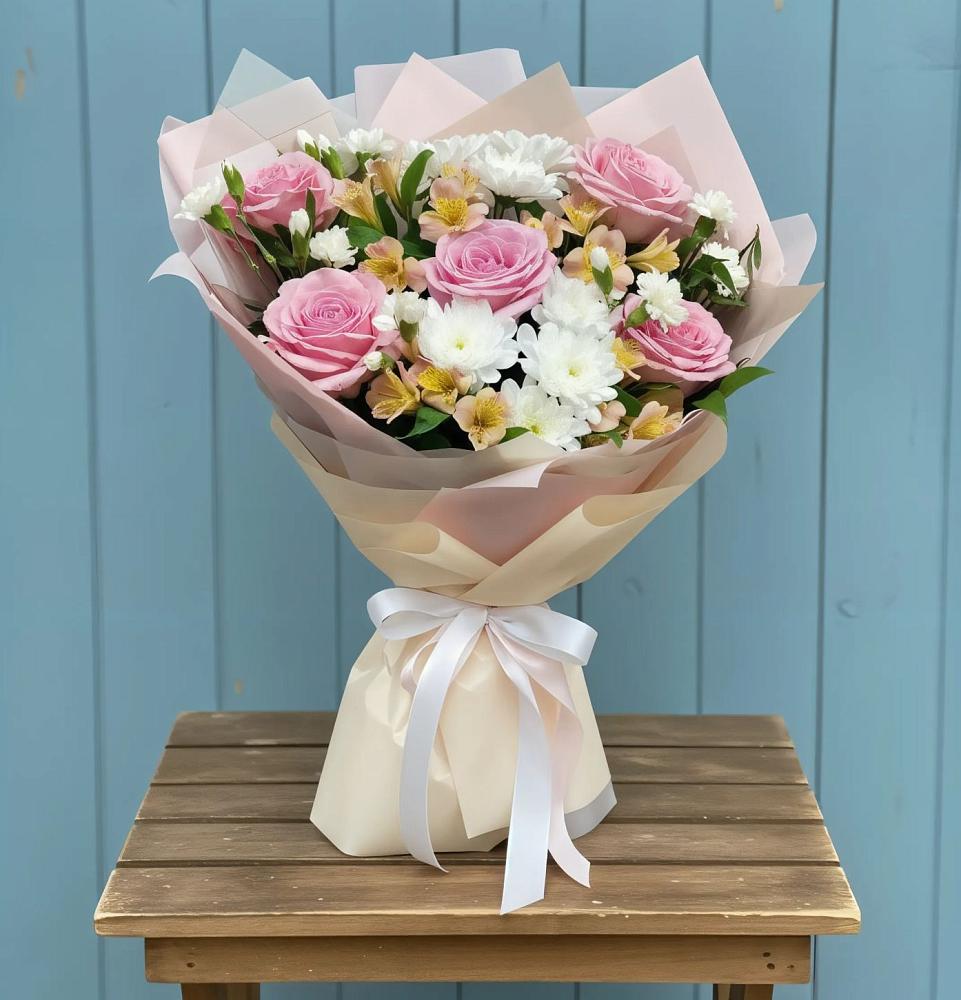 Букет цветов из: Гвоздики, Орхидеи и Розы в Новом-Уренгое