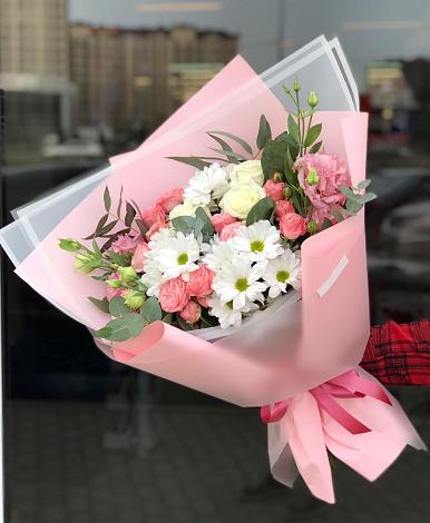 Букет цветов из: Розы, Лизиантусы и Хризантемы в Новом-Уренгое
